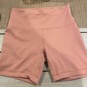 Lululemon Wunder Train Shorts 6” Size 6